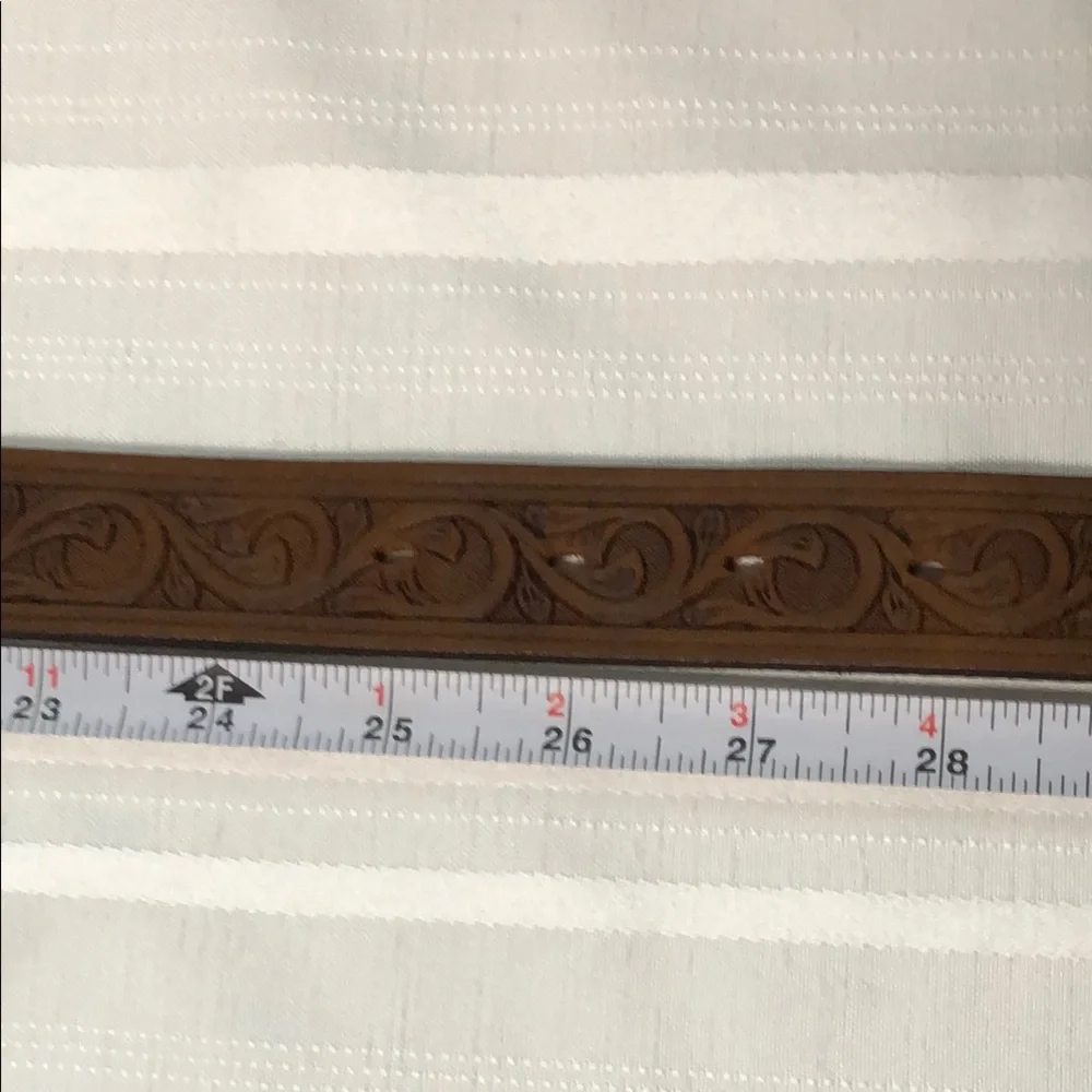 Women’s Justin Leather western style belt Sz 28 Brown Leather with heart buckle - Picture 7 of 16
